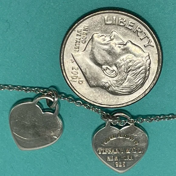 Tiffany & Co. mini double heart necklace in silver - Picture 5 of 9